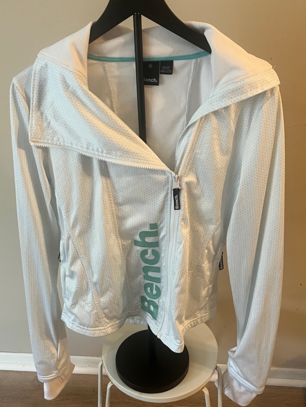 Bench White Running jacket, lightweight - Picture 7 of 9